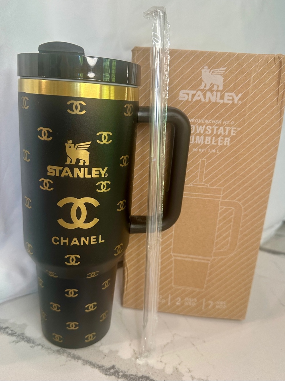 Black Chanel Stanley 40oz Gold Trim NIB With Straw - Picture 4 of 8